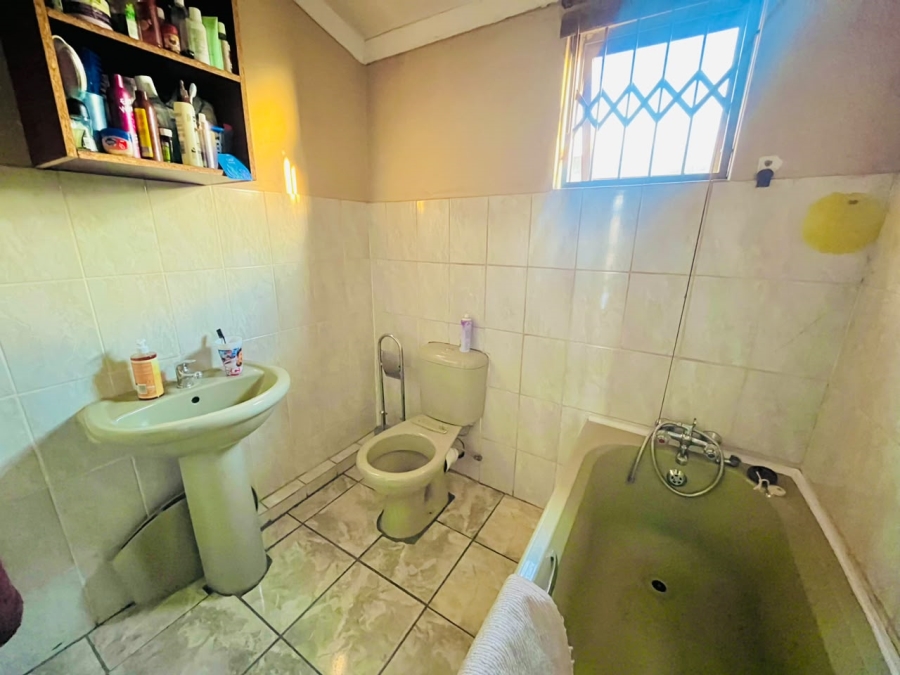 2 Bedroom Property for Sale in Bloemside 3 Free State